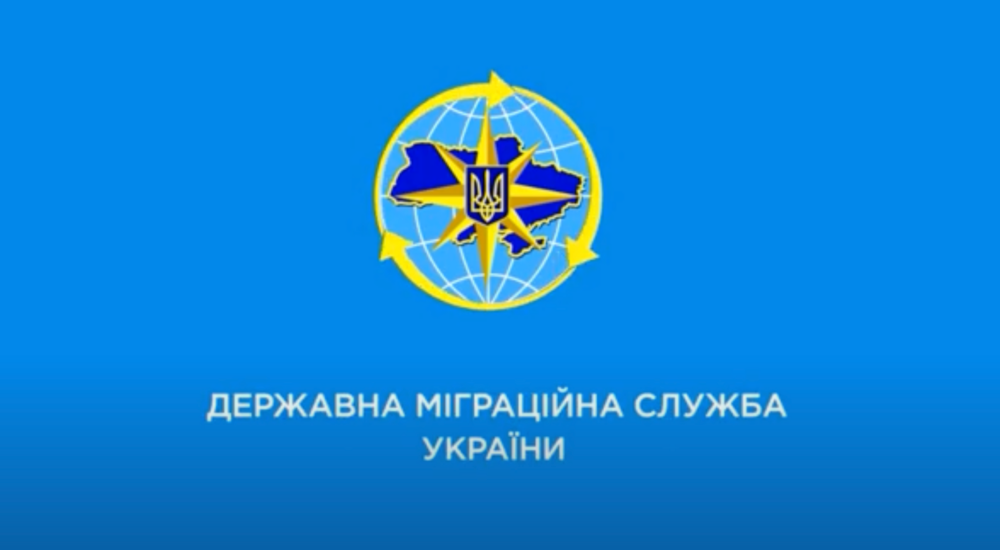 Чи може батько отримати закордонний паспорт дитини, якщо документи на оформлення подавала мати?