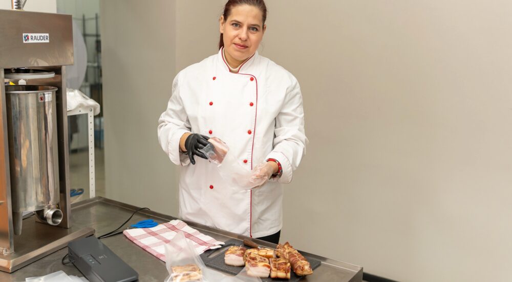 Ветеранка скористалася грантом і відкрила крамницю в Запоріжжі