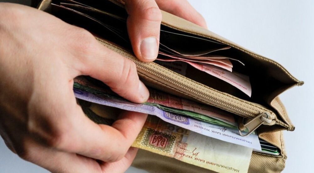 Торік середня заробітна плата в Україні зросла на 23,1%