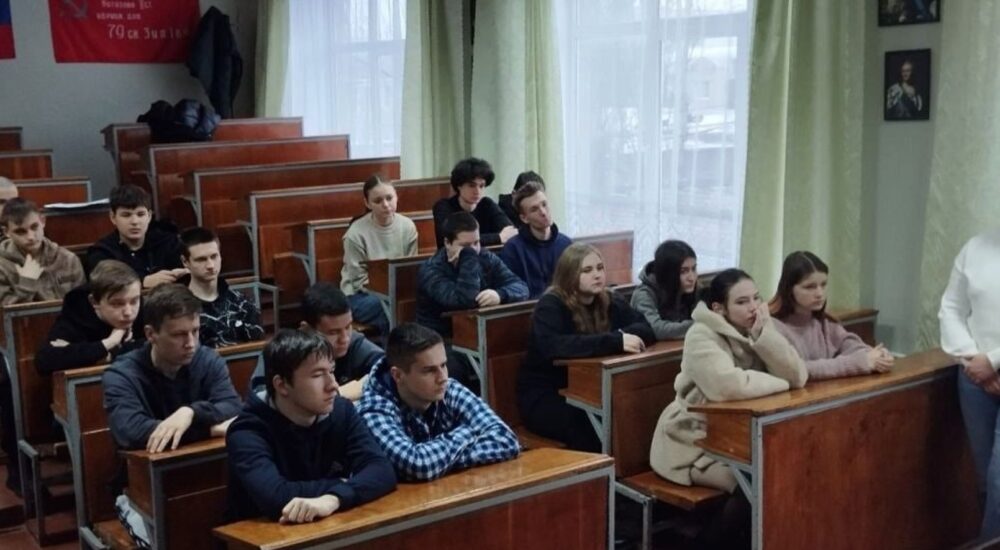 На ТОТ Запорізької області ворог продовжує мілітаризацію шкільної освіти