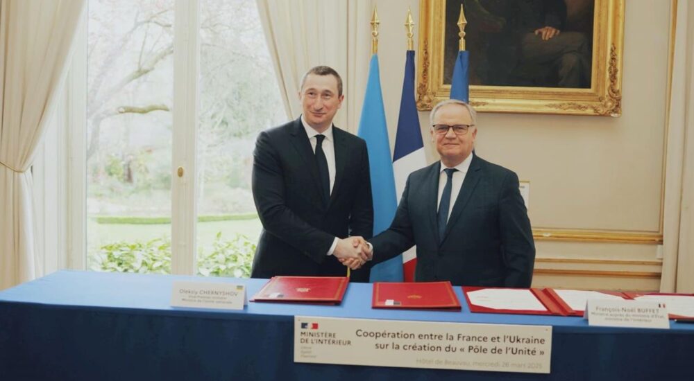 Олексій Чернишов та Франсуа-Ноель Буффе підписали декларацію про створення Центру Єдності у Франції