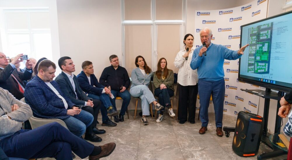 Місія Хансена у 20 громадах України збудує житлові містечка для переселенців