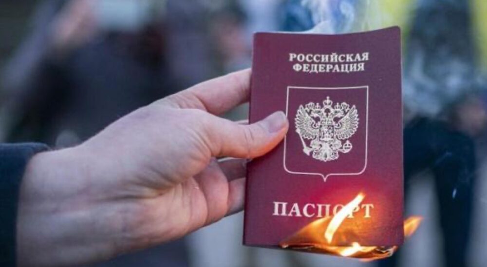 На ТОТ ворог розпочав примусову заміну українських документів на російські