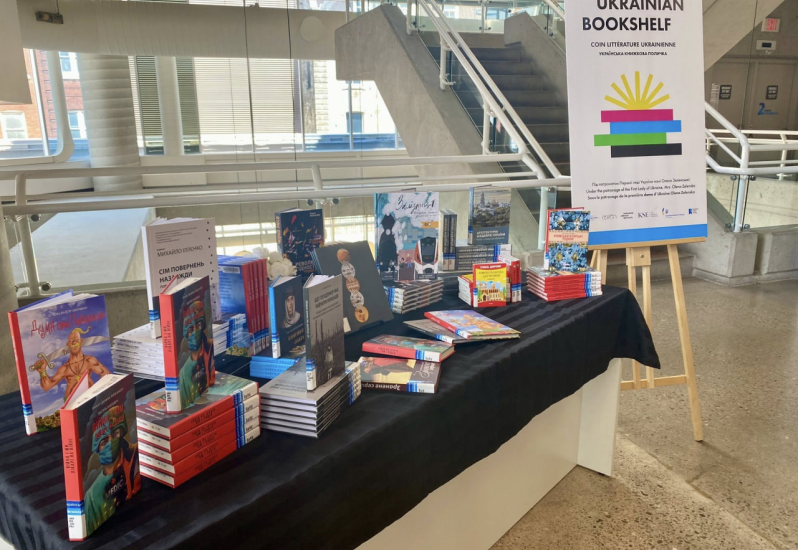 У Канаді відкрили ще одну українську книжкову поличку   