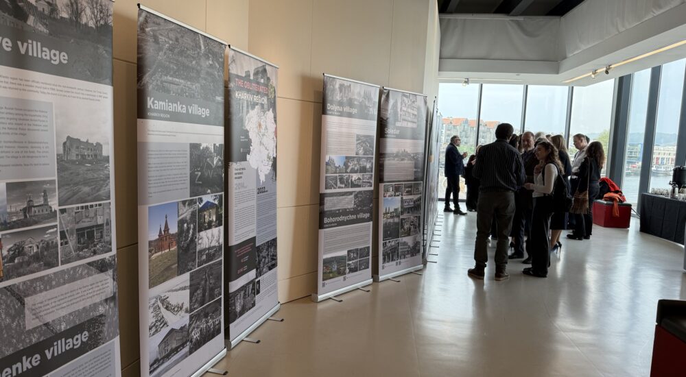 У Великобританії відкрили фотовиставку про зруйновані війною українські населені пункти