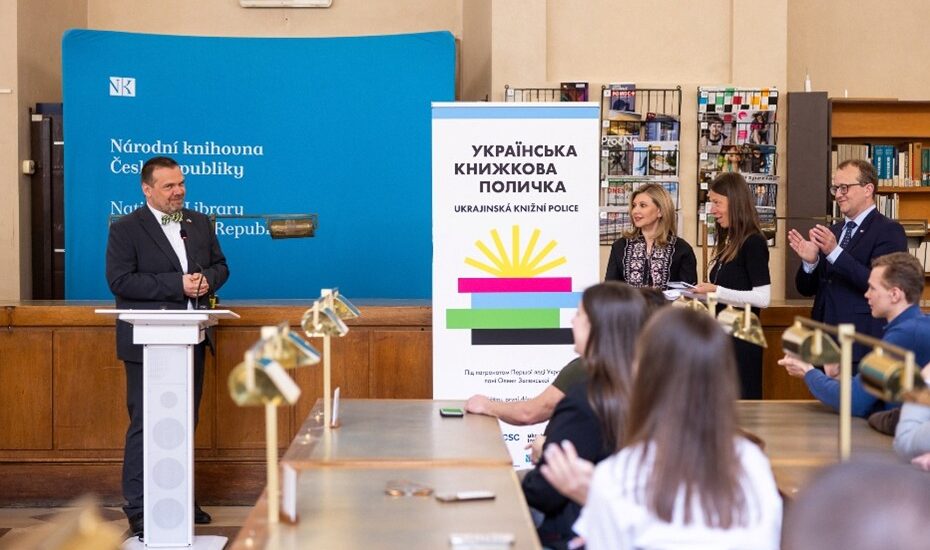У Національній бібліотеці Чехії відкрили українську книжкову поличку