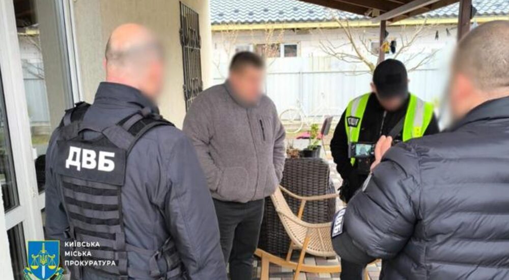 «Права за гроші та перереєстрація автомобіля в обхід черги»: у столичних сервісних центрах викрили кілька корупційних схем