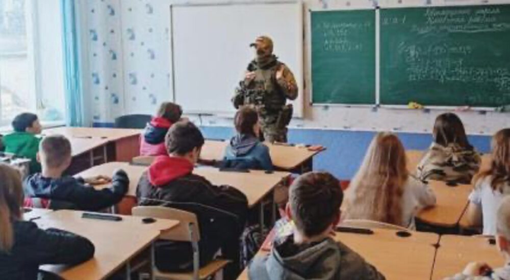 На ТОТ Запорізької області ворог залучив майже 20 тисяч дітей до молодіжних пропагандистських рухів