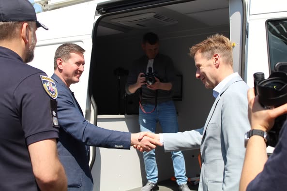 Міграційна служба отримала транспортні засоби від КМЄС