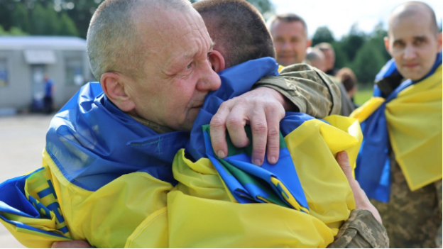 Ще одну групу Захисників України повернули з російського полону