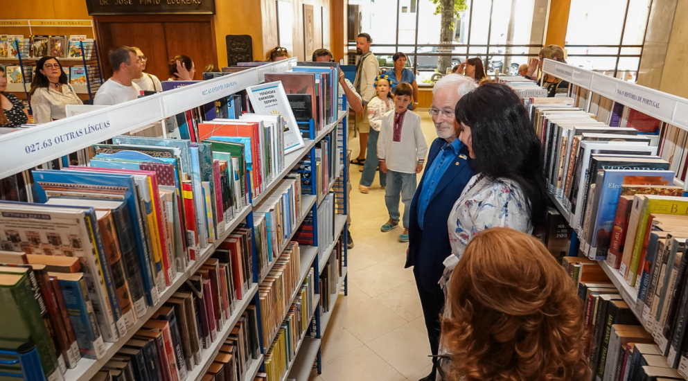 Українські книжкові полички у світі: ще одну відкрили у Португалії