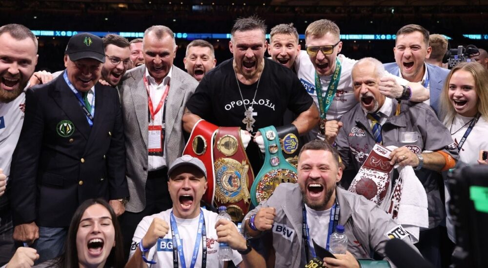 Олександр Усик став триразовим абсолютним чемпіоном світу