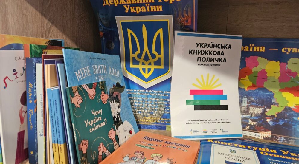 У Молдові відкрили ще одну «Українську книжкову поличку» – цього разу у Центрі для переселенців у Кріулень