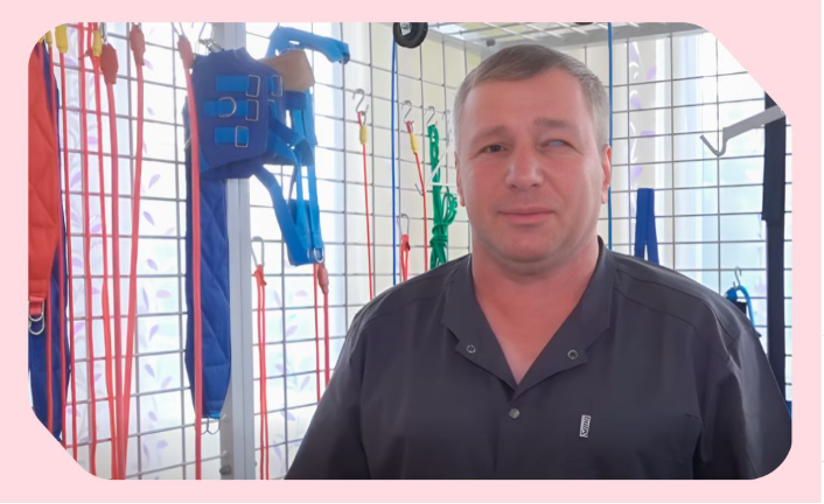 У Вінниці фізичний терапевт із порушенням зору працює на спеціально облаштованому місці