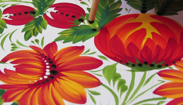 В офісі Microsoft у Дубліні провели благодійний майстер-клас із петриківського розпису