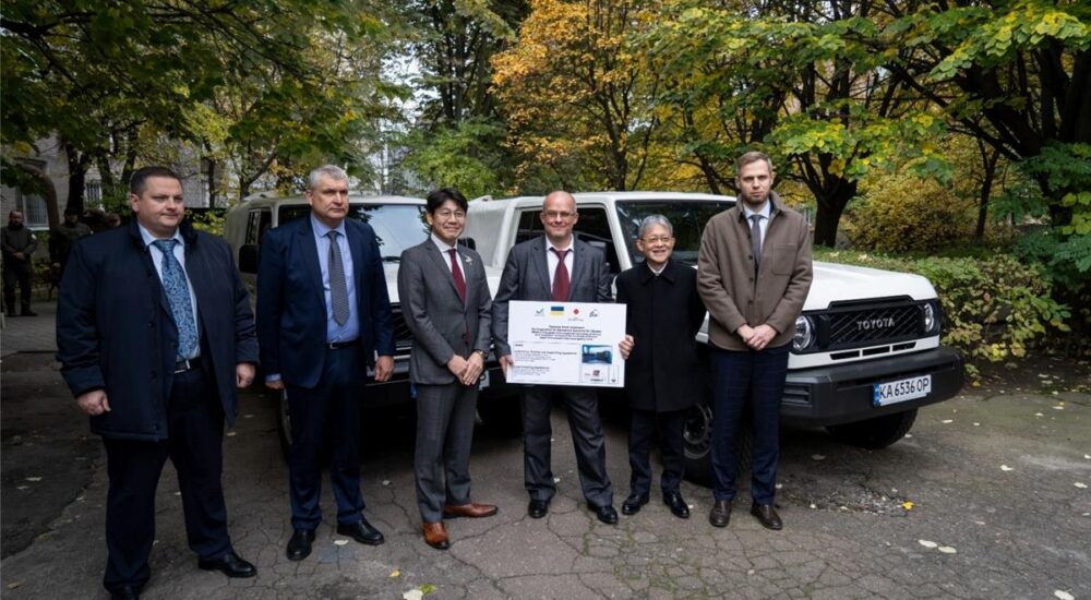 Україна отримала від Японії техніку для дослідження ґрунту після розмінування