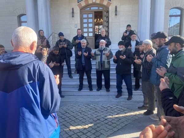 У Сімферополі кримські татари вимагають реакції окупаційного духовенства на затримання мусульманок