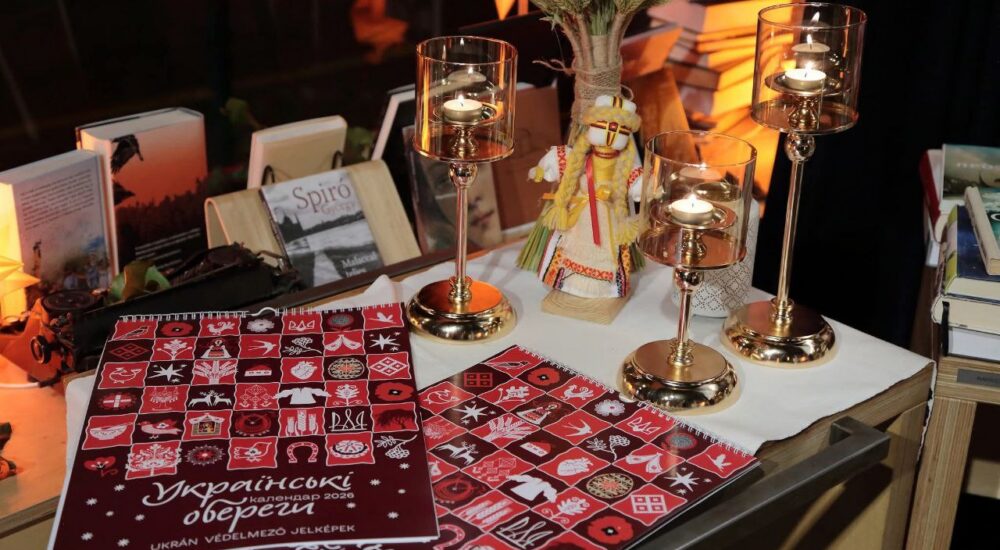 Українська громада в Угорщині презентувала благодійний календар на 2026 рік