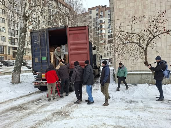 Тернопільський музей отримав унікальний гуманітарний вантаж із Канади