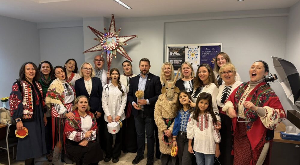 Святковий вертеп та колядки: українці відзначають Різдво у Греції