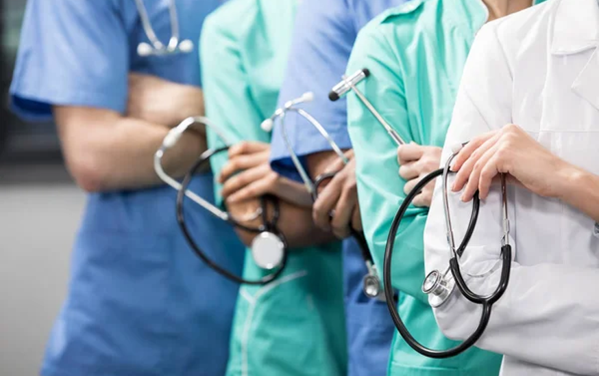 Медична криза на Луганщині: допомогу надають непідготовлені студенти