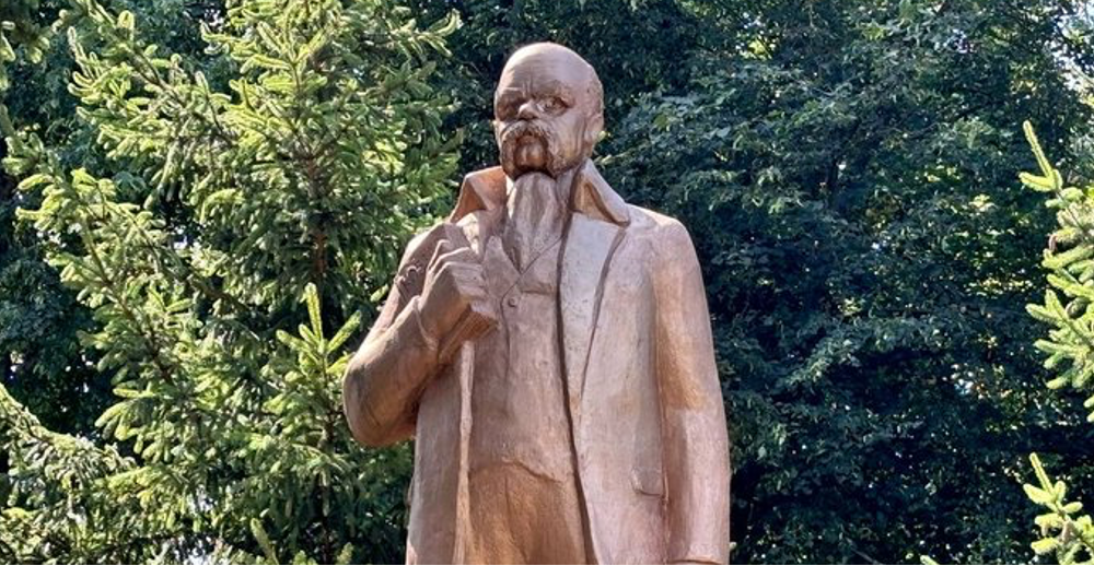 Пам’ятник Леніну, перероблений на пам’ятник Шевченку, відправили з села на Житомирщині до музею в Києві