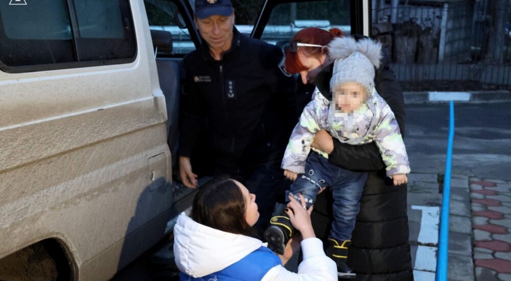 Три покоління родини евакуйовано із Запорізької прифронтової зони