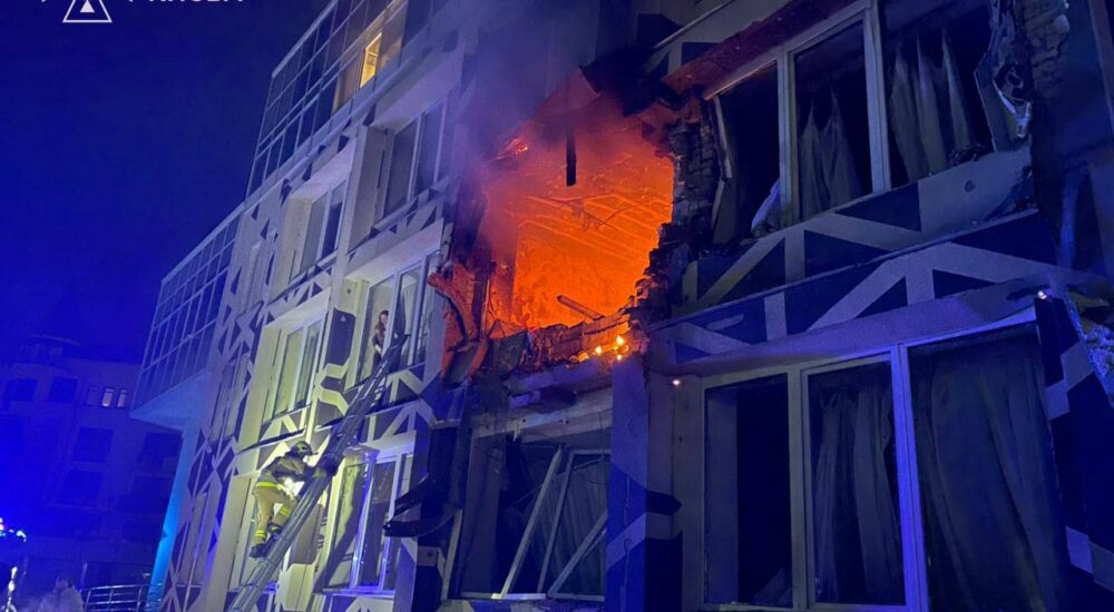 Наслідки ракетно-дронової атаки 5 січня: влучання у київську клініку, знеструмлення у трьох областях