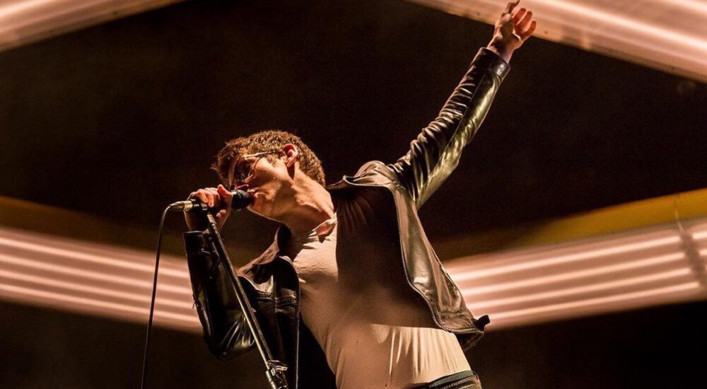 Гурт Arctic Monkeys випустив пісню на підтримку українських дітей, які постраждали від війни