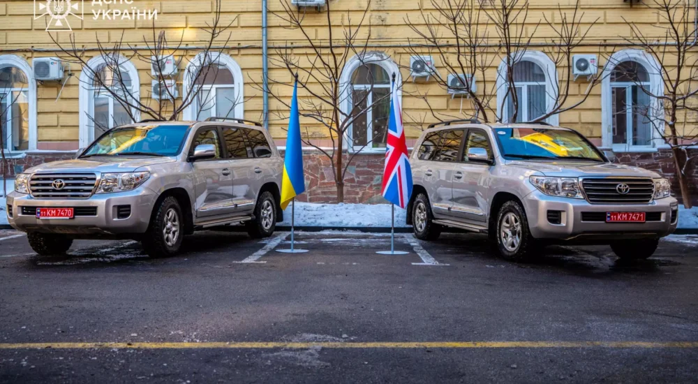 Броньовані автомобілі Toyota від Великої Британії поповнили автопарк ДСНС України