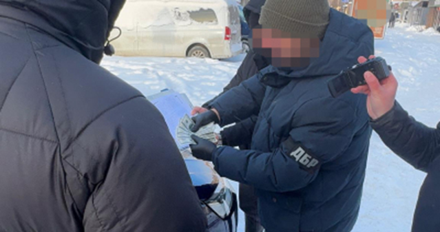 На Волині викрито посадовця ТЦК, який брав хабарі за зняття військовозобов’язаних з розшуку