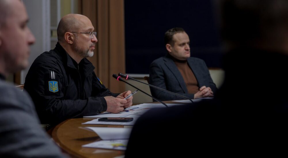 Шмигаль: після масованого удару по енергосистемі в регіонах застосовують аварійні відключення, відновлення триватиме