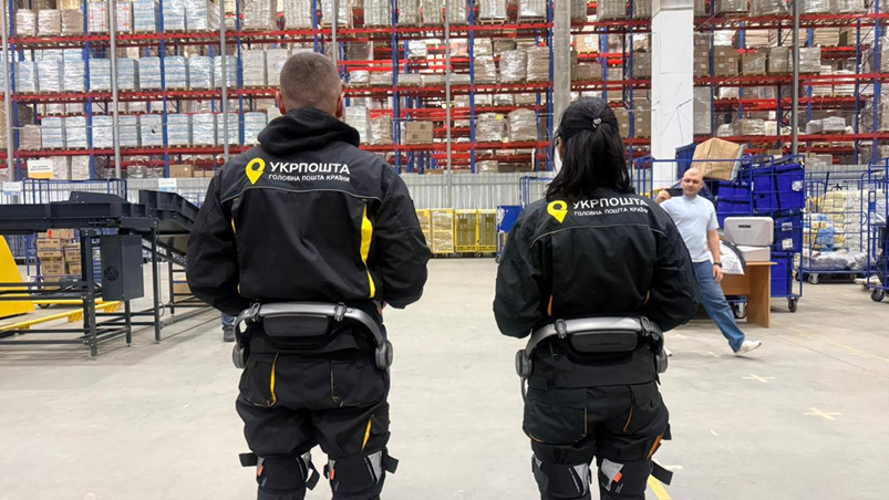 Укрпошта почала тестувати екзоскелети