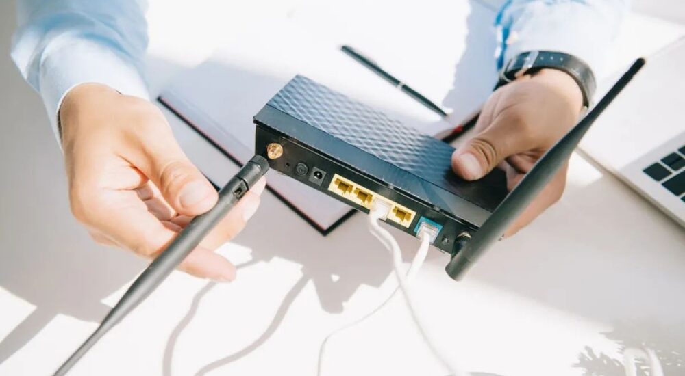 На Херсонщині окупанти змушують реєструвати домашні роутери для посилення контролю