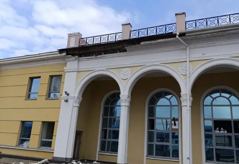 Залізничний вокзал Слов’янська отримав пошкодження внаслідок російської атаки