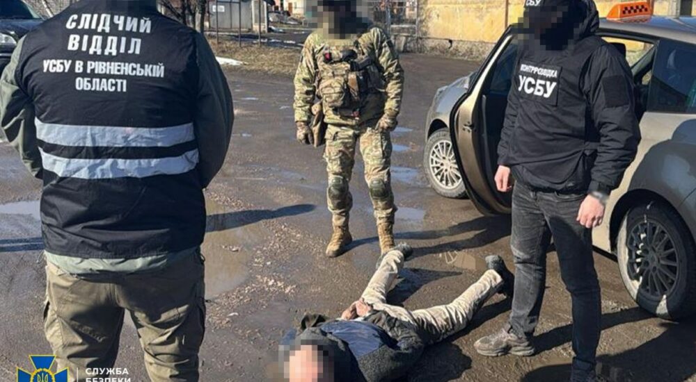 На Рівненщині затримали чоловіка, якого підозрюють у корегуванні атак рф