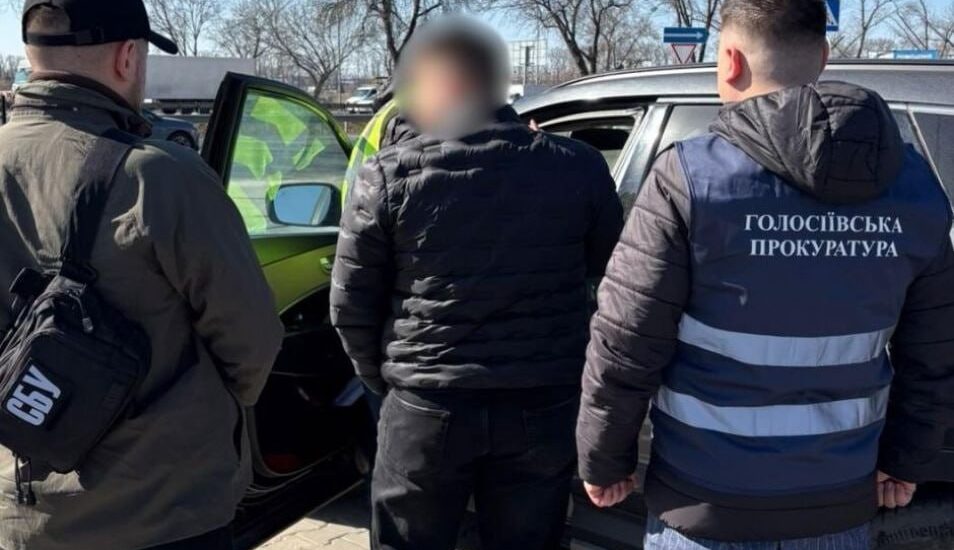 Екскерівника КП «Голосіїво-будінвест» підозрюють у продажі «бронювання» за $17 500