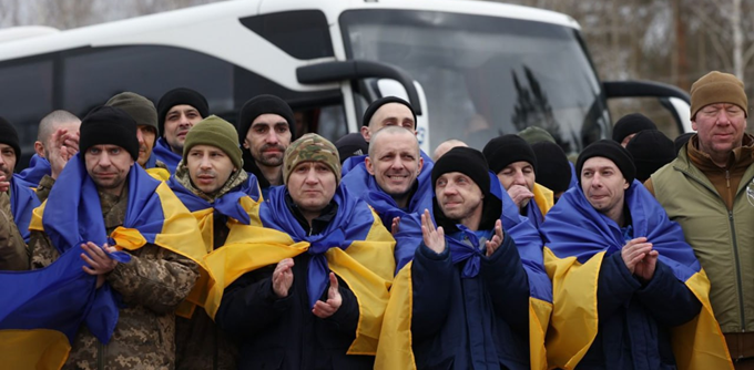 Наші вдома: 200 захисників повернулися в Україну у межах нового обміну