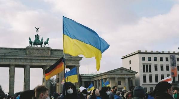 Подвійний статус у Німеччині: як зберегти захист при переході на роботу
