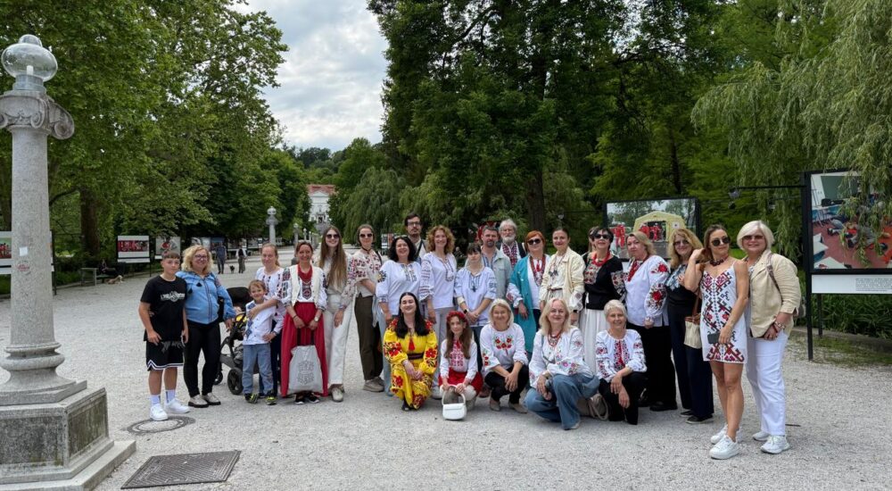 Барви вишиванок у Любляні: українська громада Словенії провела масштабну культурну зустріч у парку Тіволі
