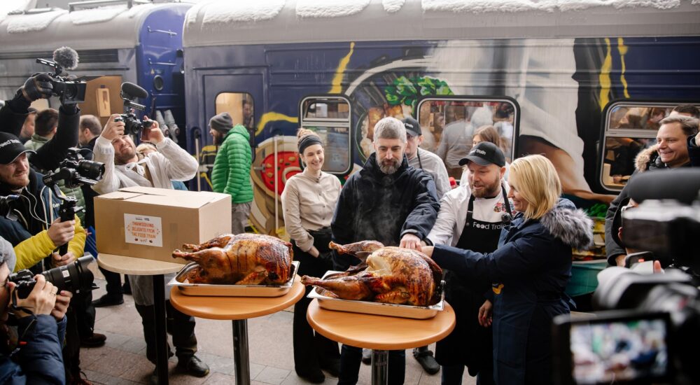 Food train від Укрзалізниці: як фуд тур підтримує ВПО в різних куточках України