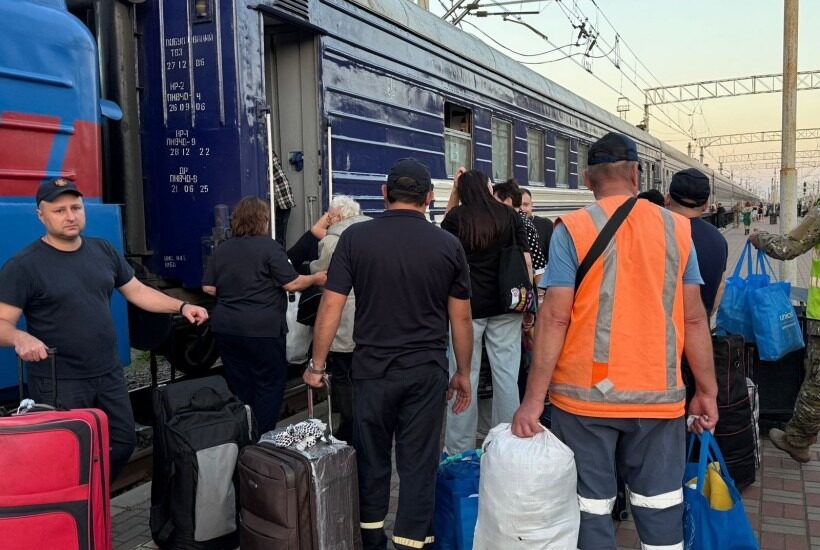 Триває евакуація з Донеччини: куди безкоштовно розселяють ВПО